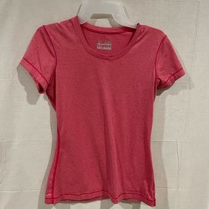 Under Armour women’s medium pink. Scoop neck. Heat heat